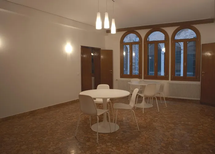 Venice Rooms 3*