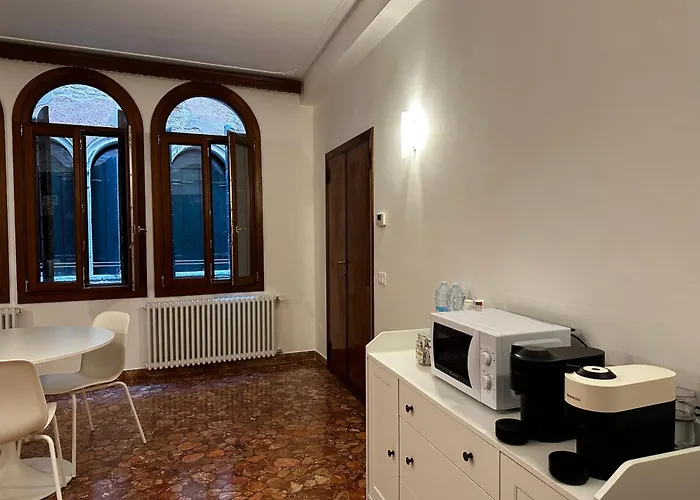 Venice Rooms 게스트하우스 3*